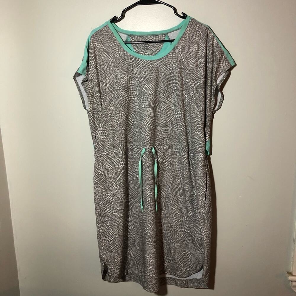 Title nine womens xl athletic dress turquoise with grey reptile print pockets